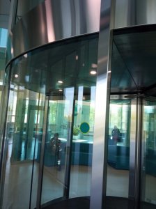 Автоматические револьверные двери