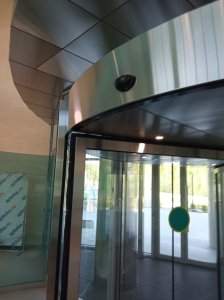 Автоматические револьверные двери