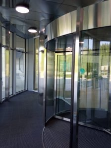 Автоматические револьверные двери